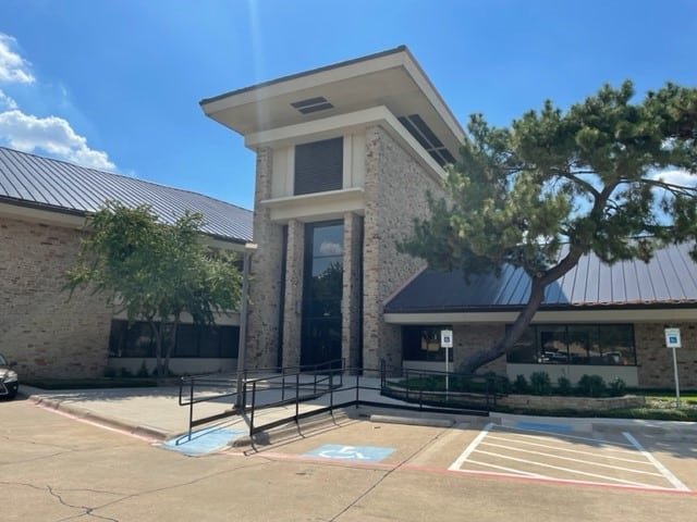Image of building at 420 Decker Drive in Irving, TX